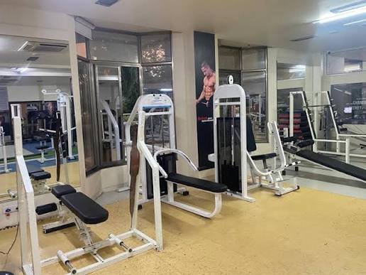 Members training on the Legacy Performance Studio gym floor